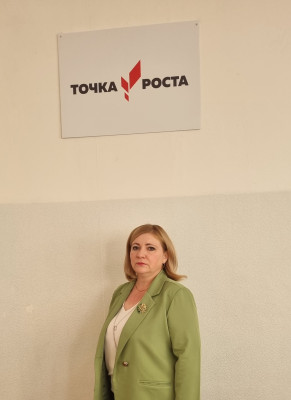зам директора по УВР Федянина Н.С.- председатель   аттестационной комиссии МОУ СОШ № 33 п Давенда.